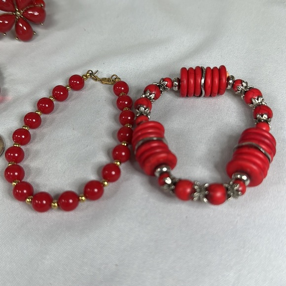 Group of seven red vibe bracelets - Picture 4 of 9